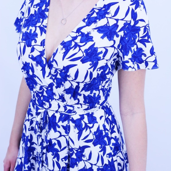 Aakaa Dress - Picture 2 of 3